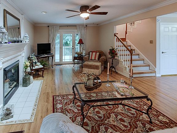 5th image of 2609 Hawk Crest Ln