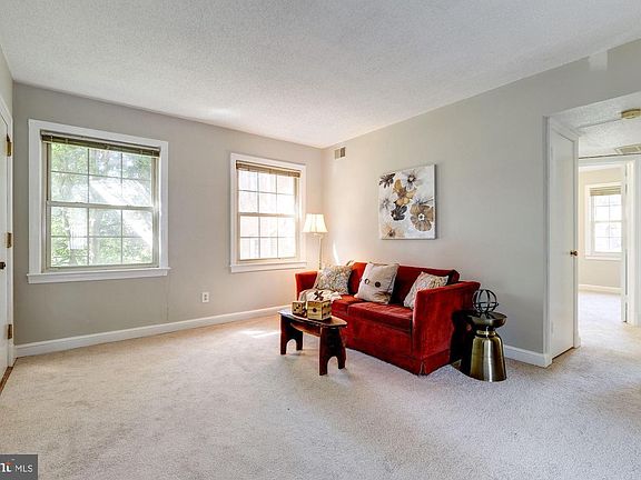 3rd image of 2607 Arlington Blvd #49
