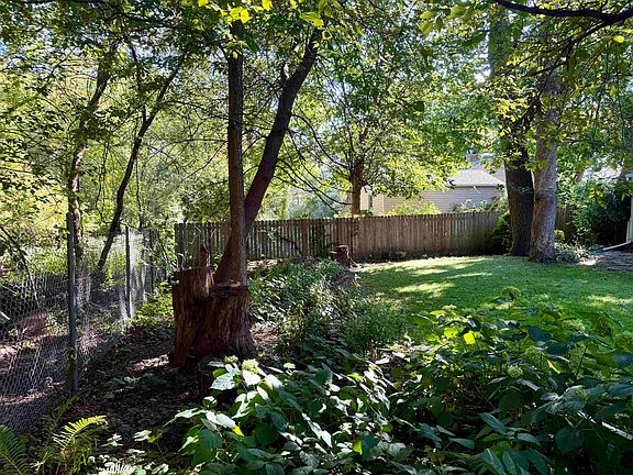 3rd image of 1501 Winslow Ln