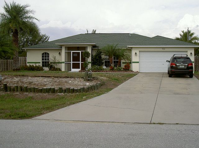 1st image of 933 SW 29th St