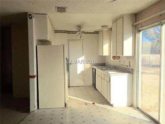 3rd image of 996 Navajo Ln