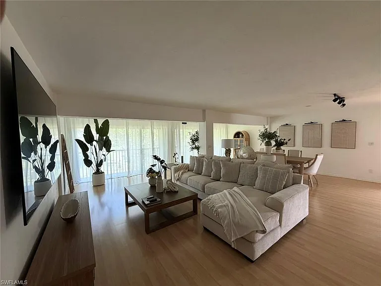 576 Retreat Dr #201 — Photo 17