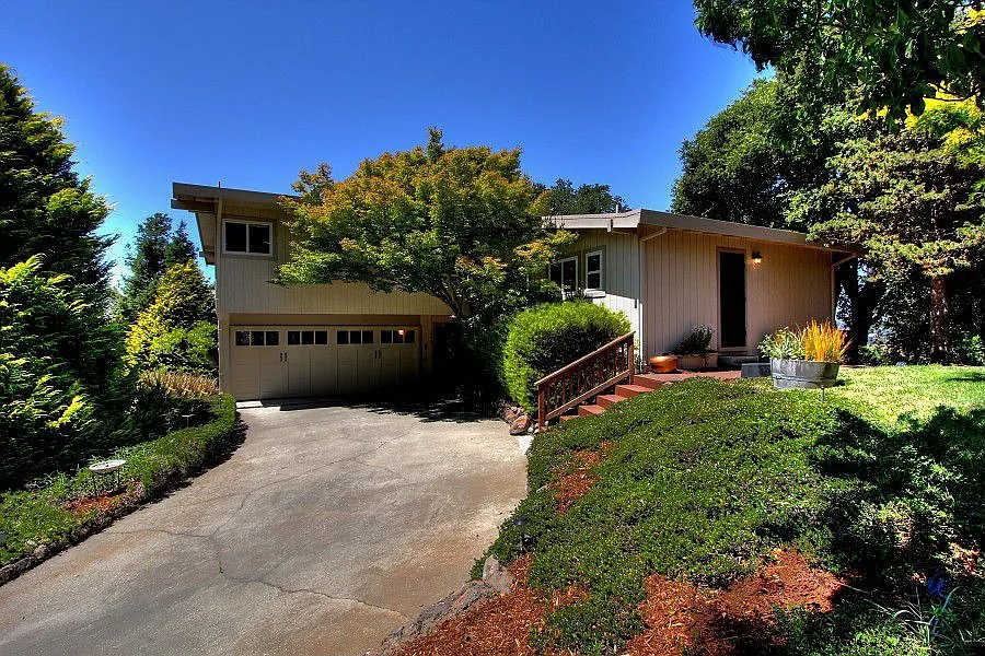 230 Courtney Ln photo 1