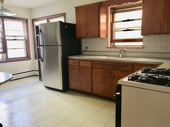 3rd image of 6840 W Diversey Ave APT 1