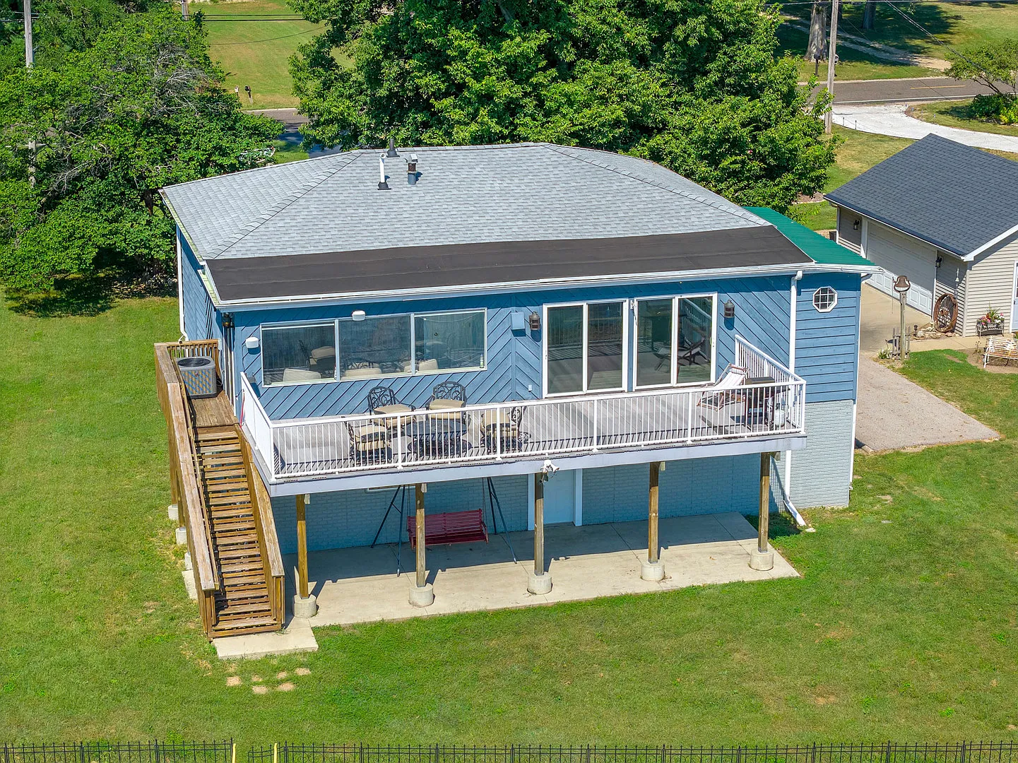 3 bed, 1256 sqft, $3,000 — Photo 2