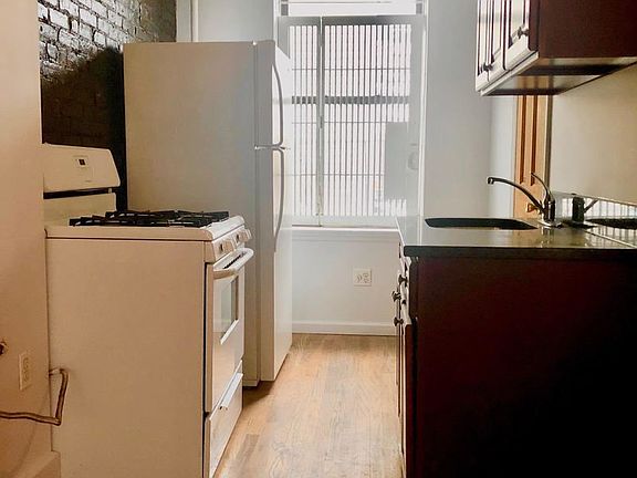 4th image of 244 Irving Ave APT 2L