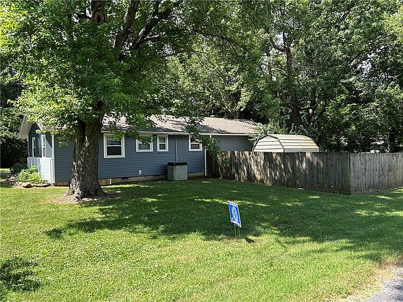 3rd image of 1237 N Vista Pl
