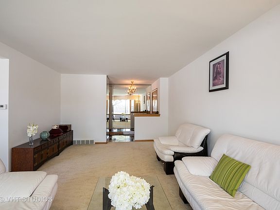 3rd image of 6519 N Cicero Ave
