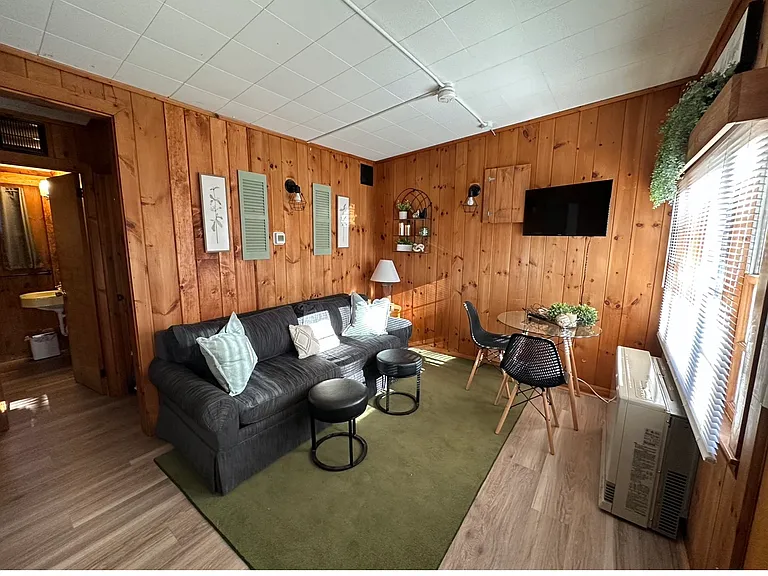 14 Lake Shore Dr — Photo 3
