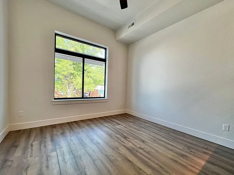 400 N Garfield Ave #202 — Photo 17