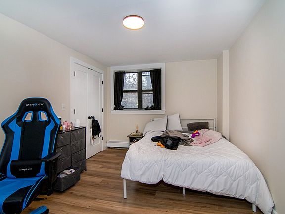 3rd image of 448 Park Dr #1X