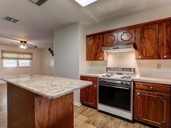 4th image of 110 Westmoreland Dr