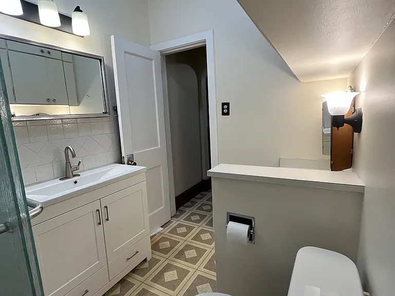 1021 N 47th Ave — Photo 24