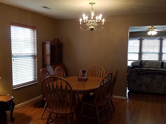4th image of 703 Blossom Hill Ct