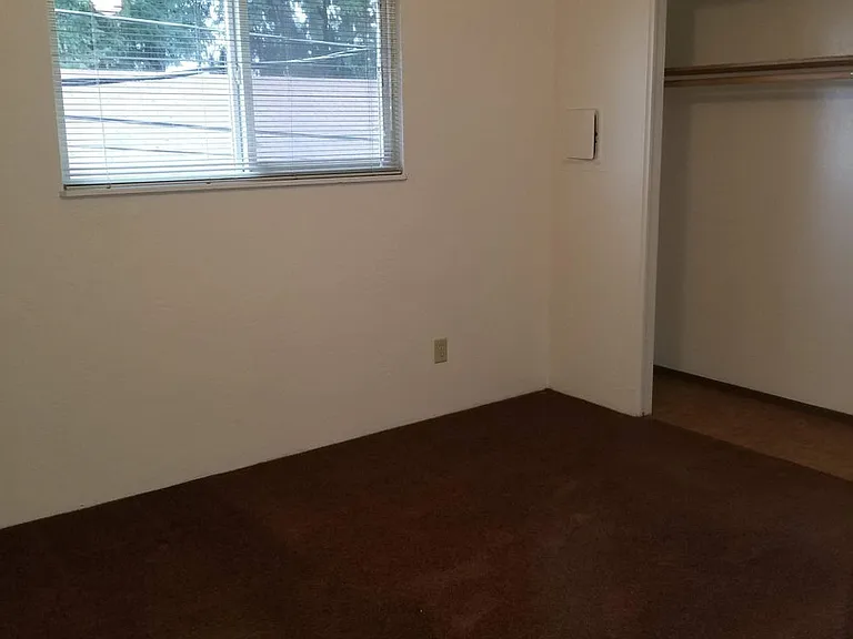 2090 Roosevelt Blvd — Photo 5