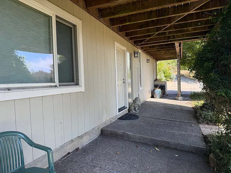 2 Lone Tree Ave — Photo 8