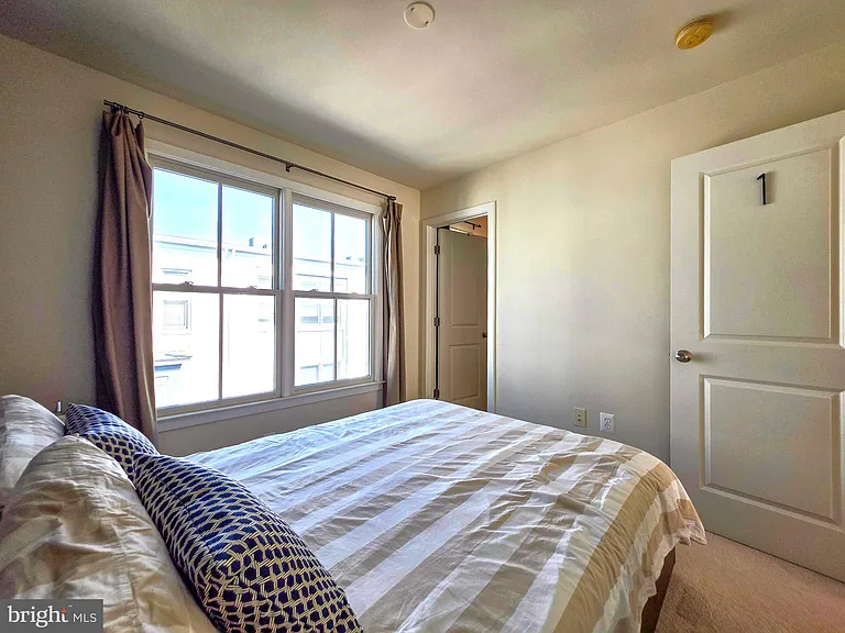729 N Alfred St — Photo 25
