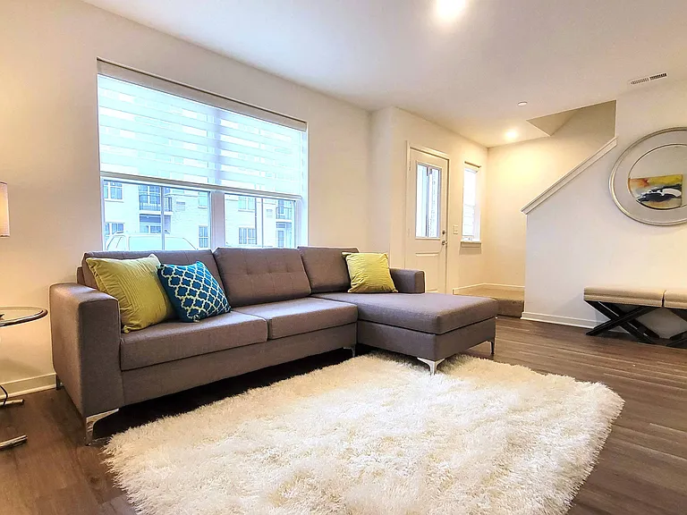 Enclave Crystal Lake Townhomes and Apartments — Photo 10