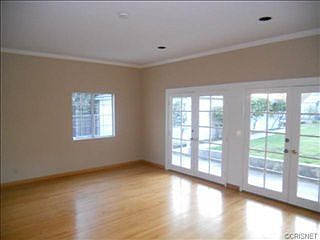 3rd image of 843 E Cedar Ave