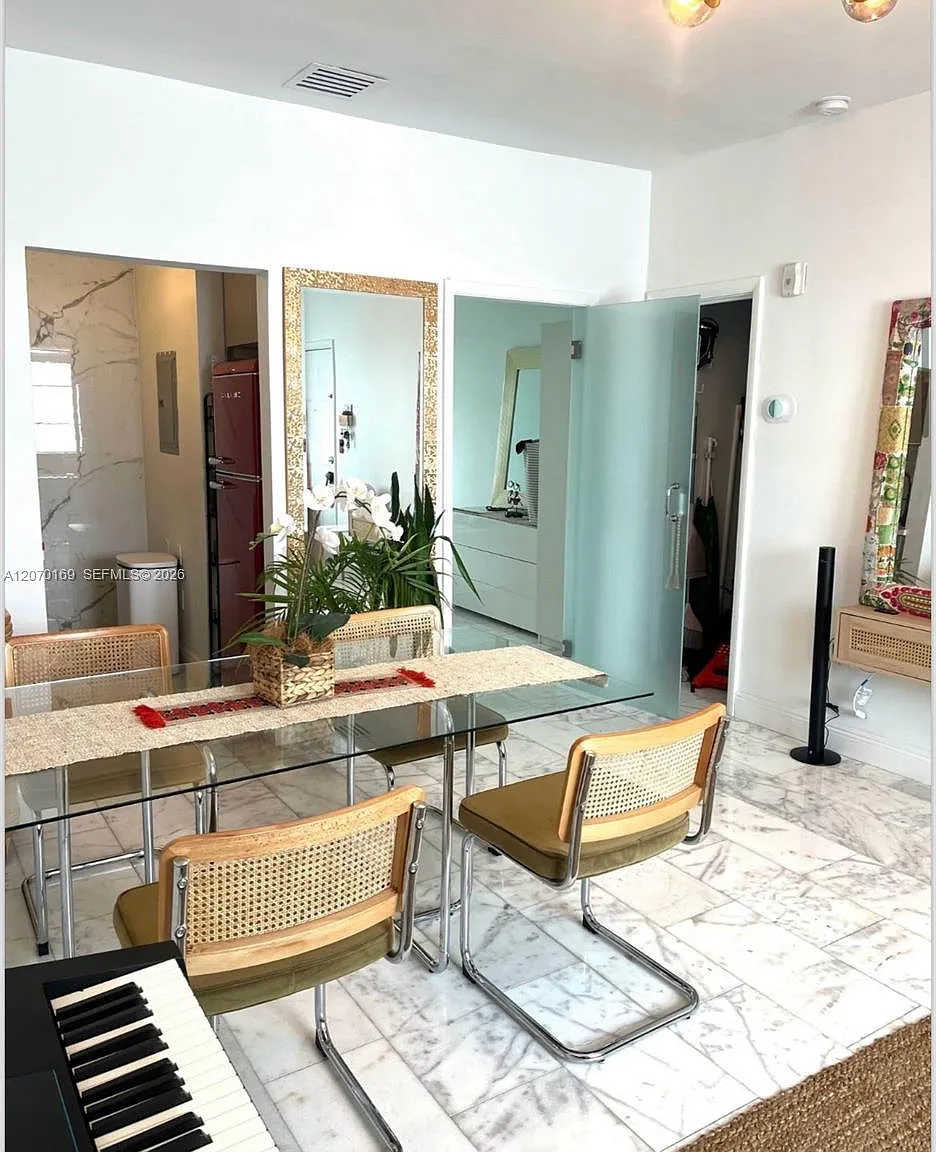 First Art Nouveau Condo — Photo 2
