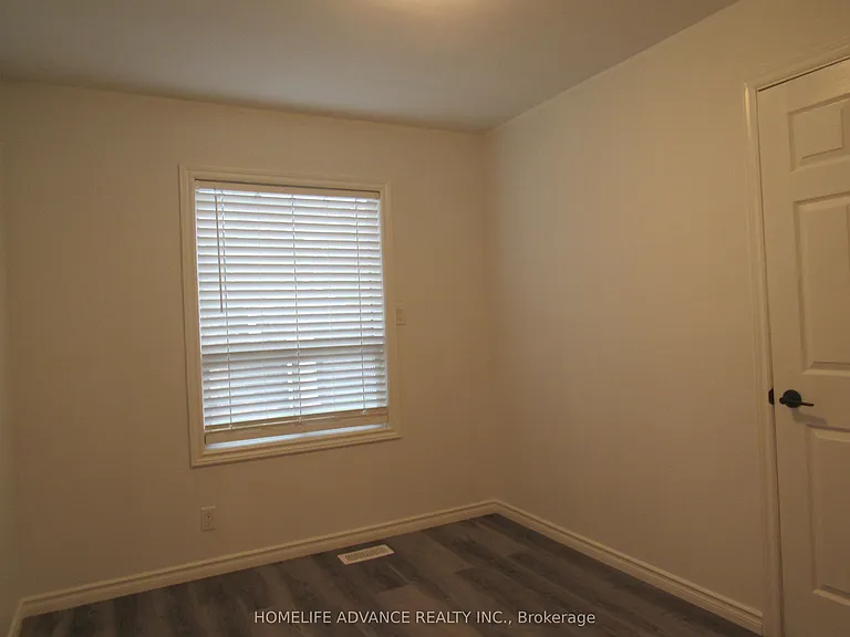 14 Graham Ave S — Photo 8