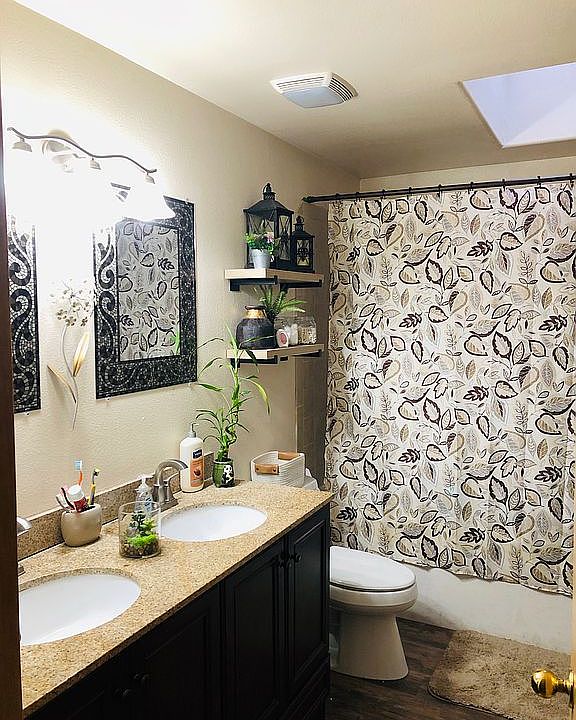 Upstairs Bath 