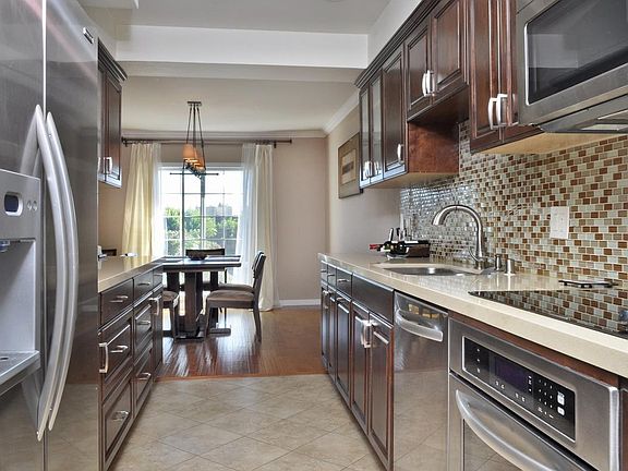 Kitchen & Dining Area