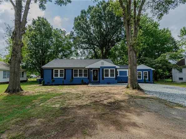 630 W Harden St, Graham, NC 27253