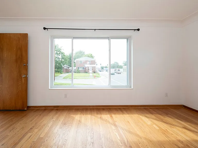 3174 Sherbrooke Rd #LOWER — Photo 16