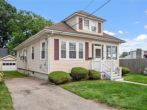 2nd image of 134 Caporal St