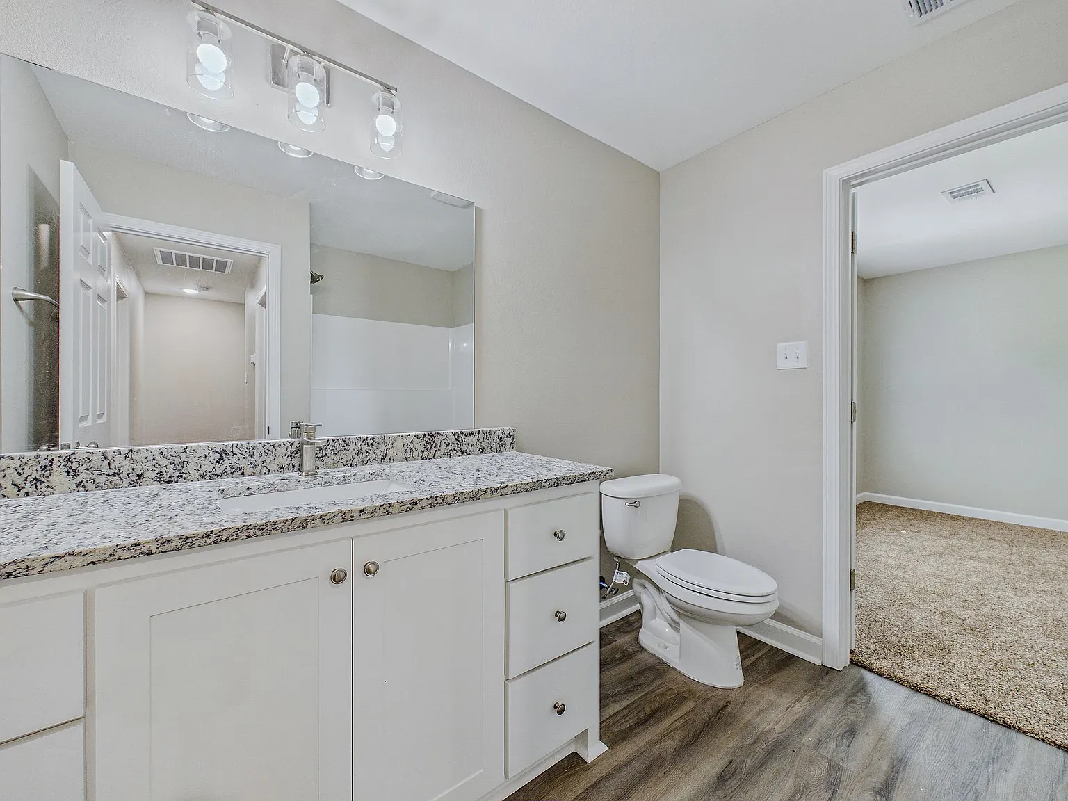 1008 Division St — Photo 3