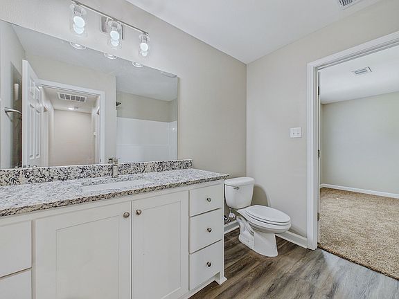 3rd image of 1008 Division St