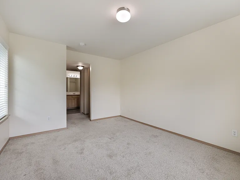 Sumner Square & Rainier View — Photo 38