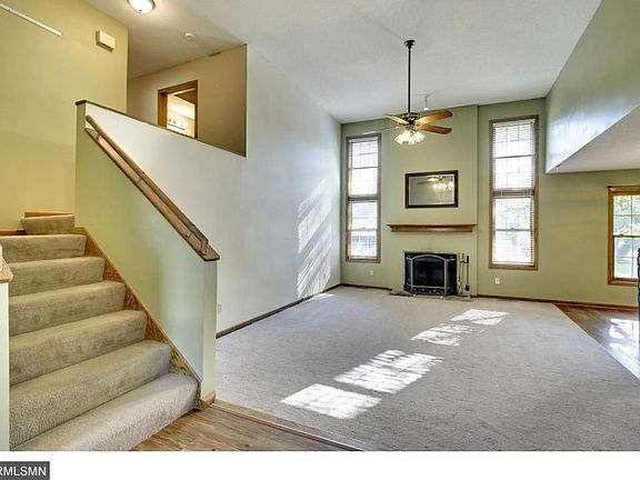 3rd image of 1525 Rushmore Dr