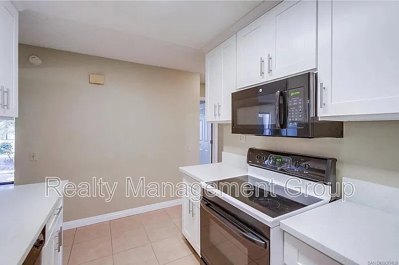 2 bed, 2.0 bath, 866 sqft, $2,950 — Photo 4
