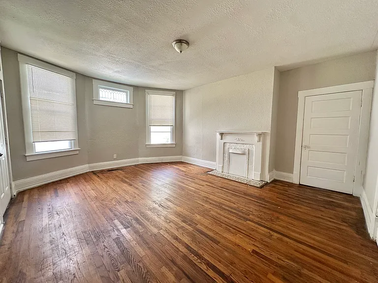 717 Jackson Blvd — Photo 4