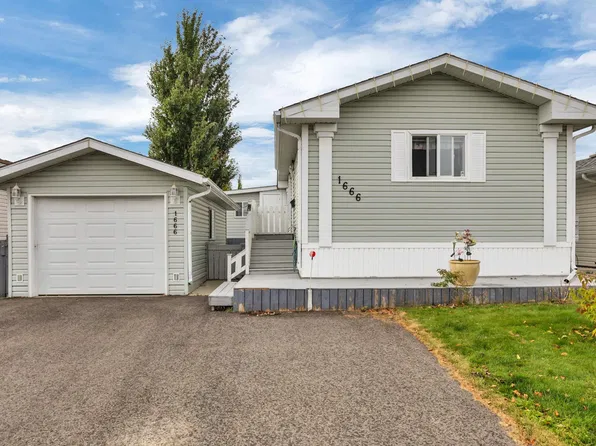 1666 Jubilee Cres, Strathcona County, AB T8H 2J5