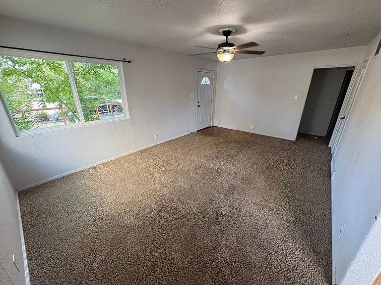 1130 Howard Ave — Photo 4