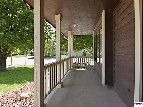 5th image of 110 Fleetwood Dr