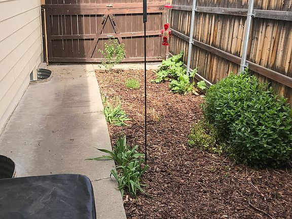 Swing open gate on side yard