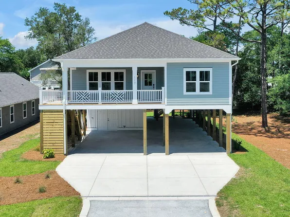 117 NE 17th Street, Oak Island, NC 28465