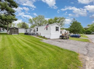 52 Tidd Ave, Farmington, NY 14425