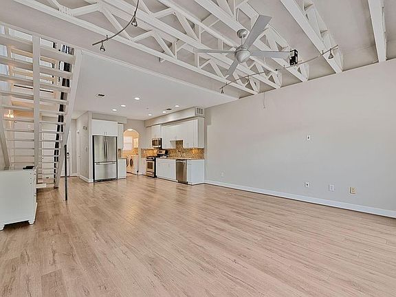 4th image of 1616 Elgin St #11