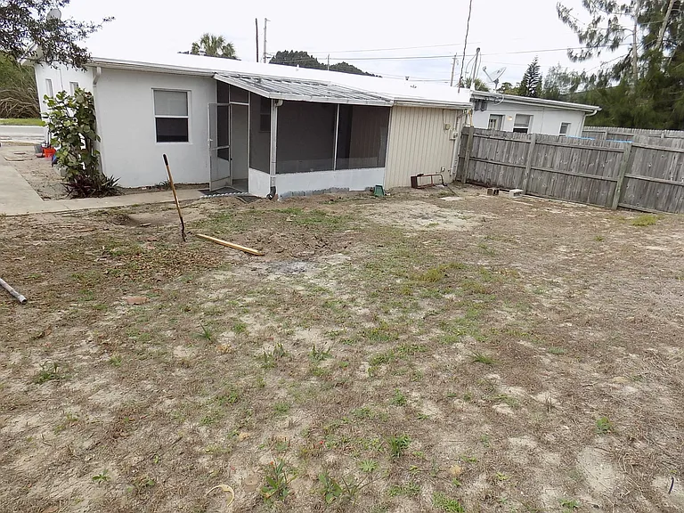 1199 Jordan Ct NE #B — Photo 18