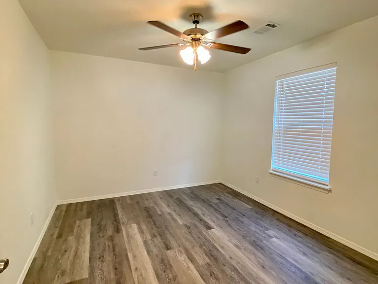4211 Sante Fe Sq — Photo 15