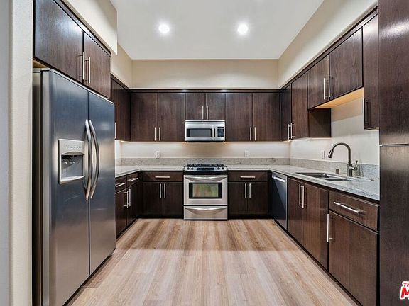 5th image of 10878 Bloomfield Street #304