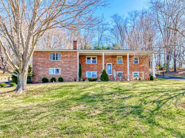 205 High St, Pembroke, VA 24136