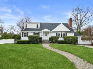 118 New Wilmot Rd, Scarsdale, NY 10583