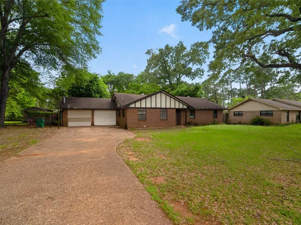 206 Clover Ln, Palestine, TX 75803