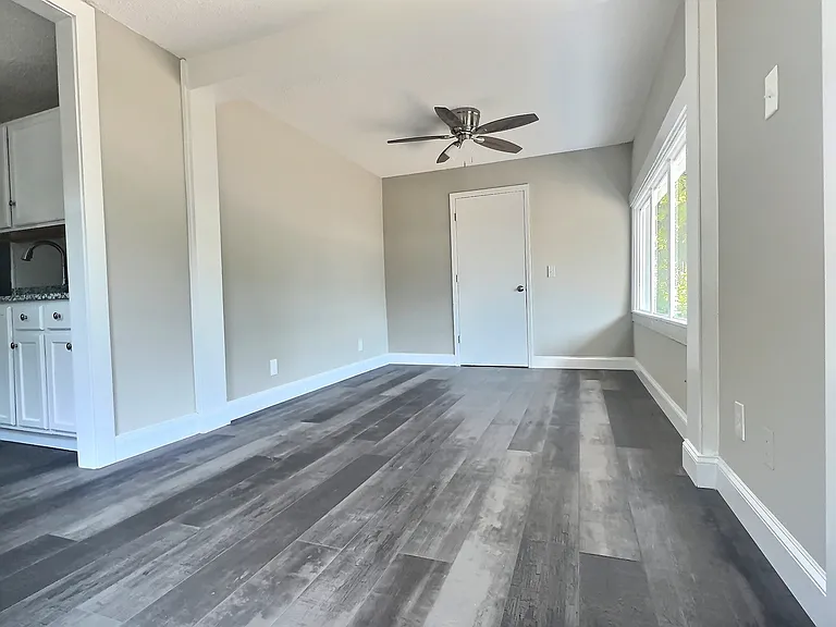 3216 E 51st St — Photo 3